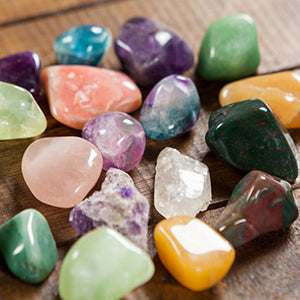 Buy 8 Powerful Healing Crystals Tumble Stone Set Online in India -  Mypoojabox.in