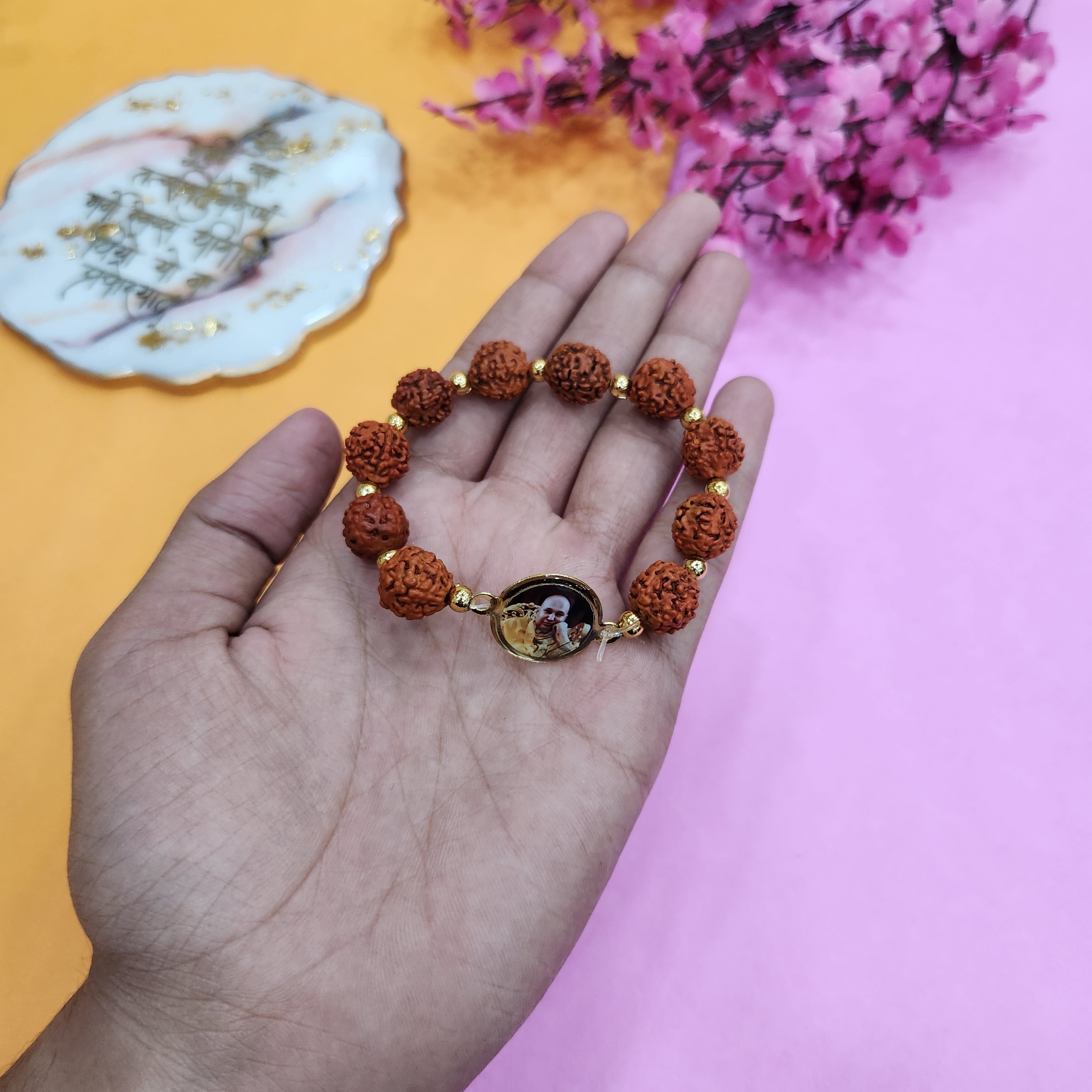 Guruji bracelet with swaroop🌹🌸🙏 -Available in all colours- ** Beautiful  beads** 🌸 JAI GURUJI🌹🙏 #gurudarbar #gurujidarshan… | Instagram
